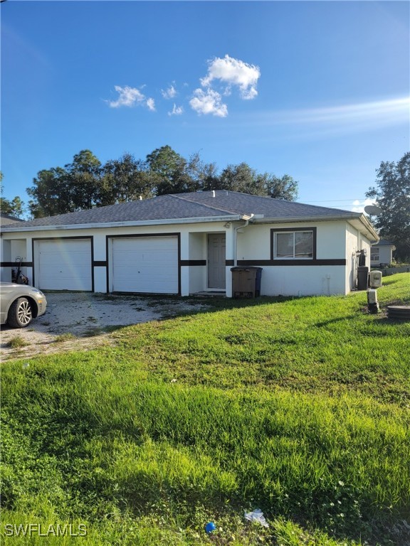 a view of a house with a yard