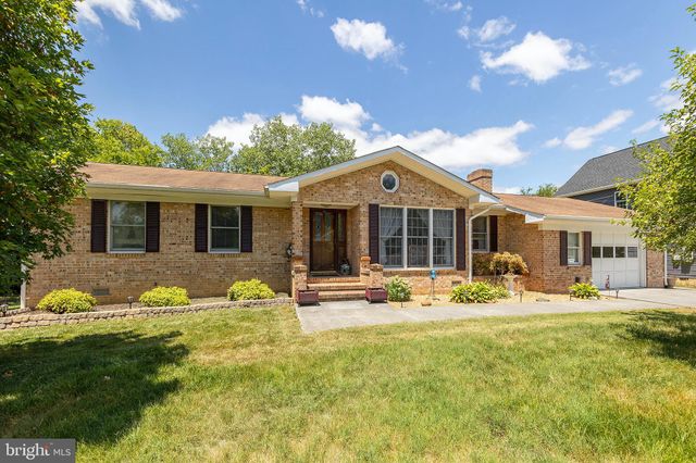 $389,900 | 294 South Loudoun Street | Strasburg