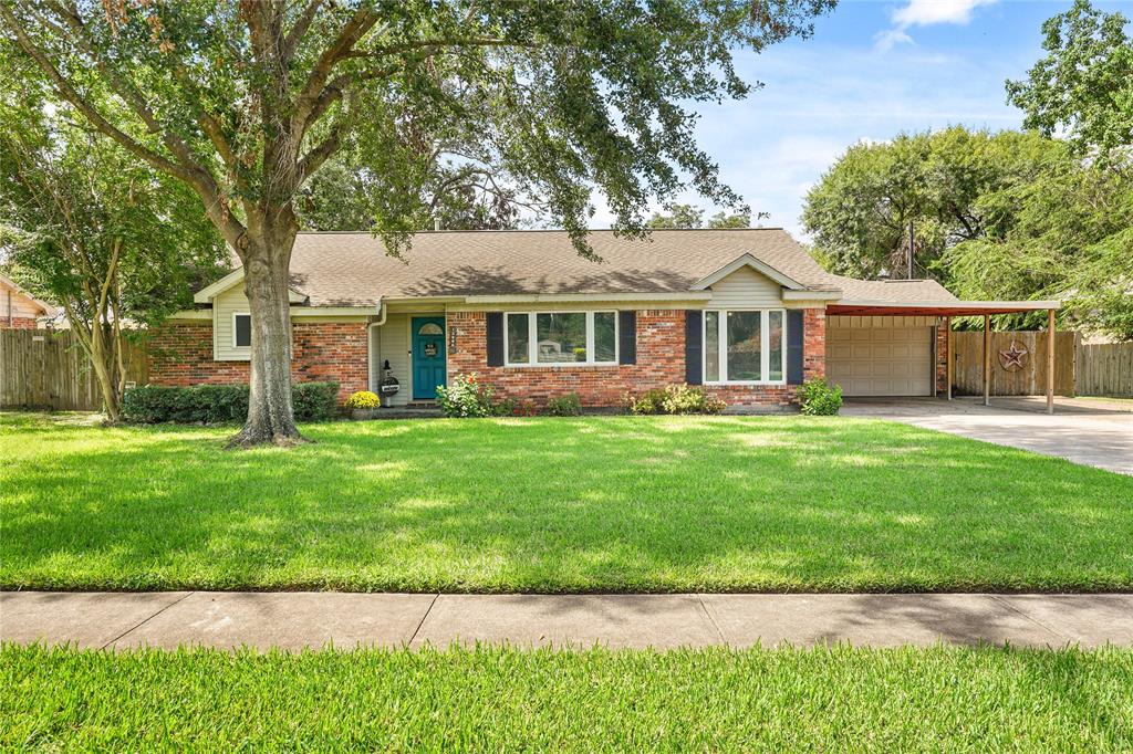 Home has curb appeal, offers multi-generational living and has an automatic sprinkler system in the front bedding & yard