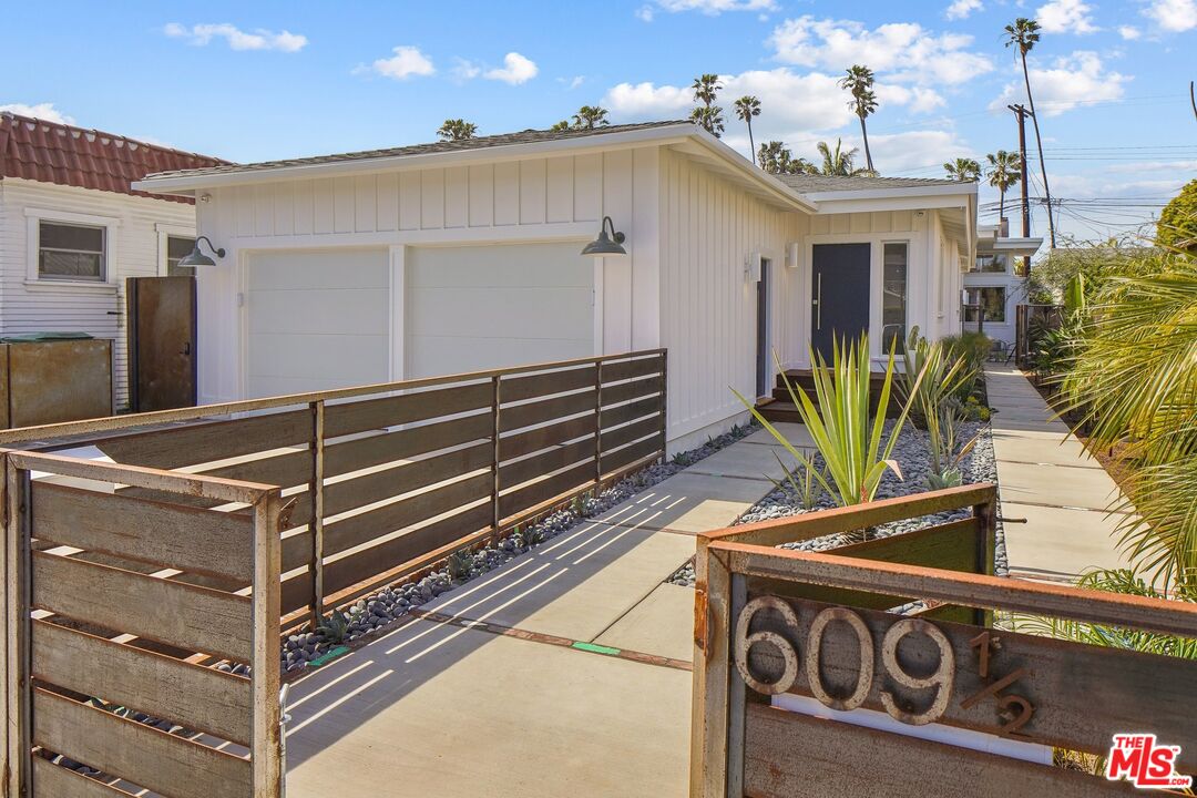 a view of a garage