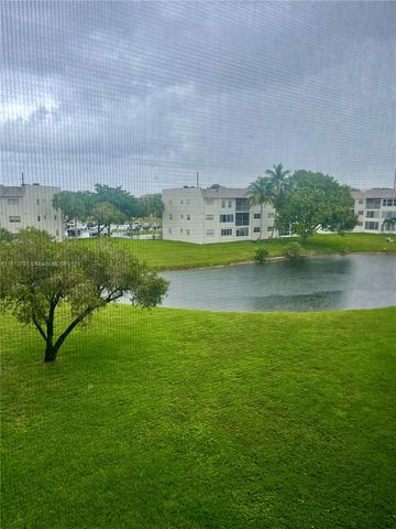 $159,900 | 8460 Sunrise Lakes Boulevard, Unit 302 | Sunrise Lakes