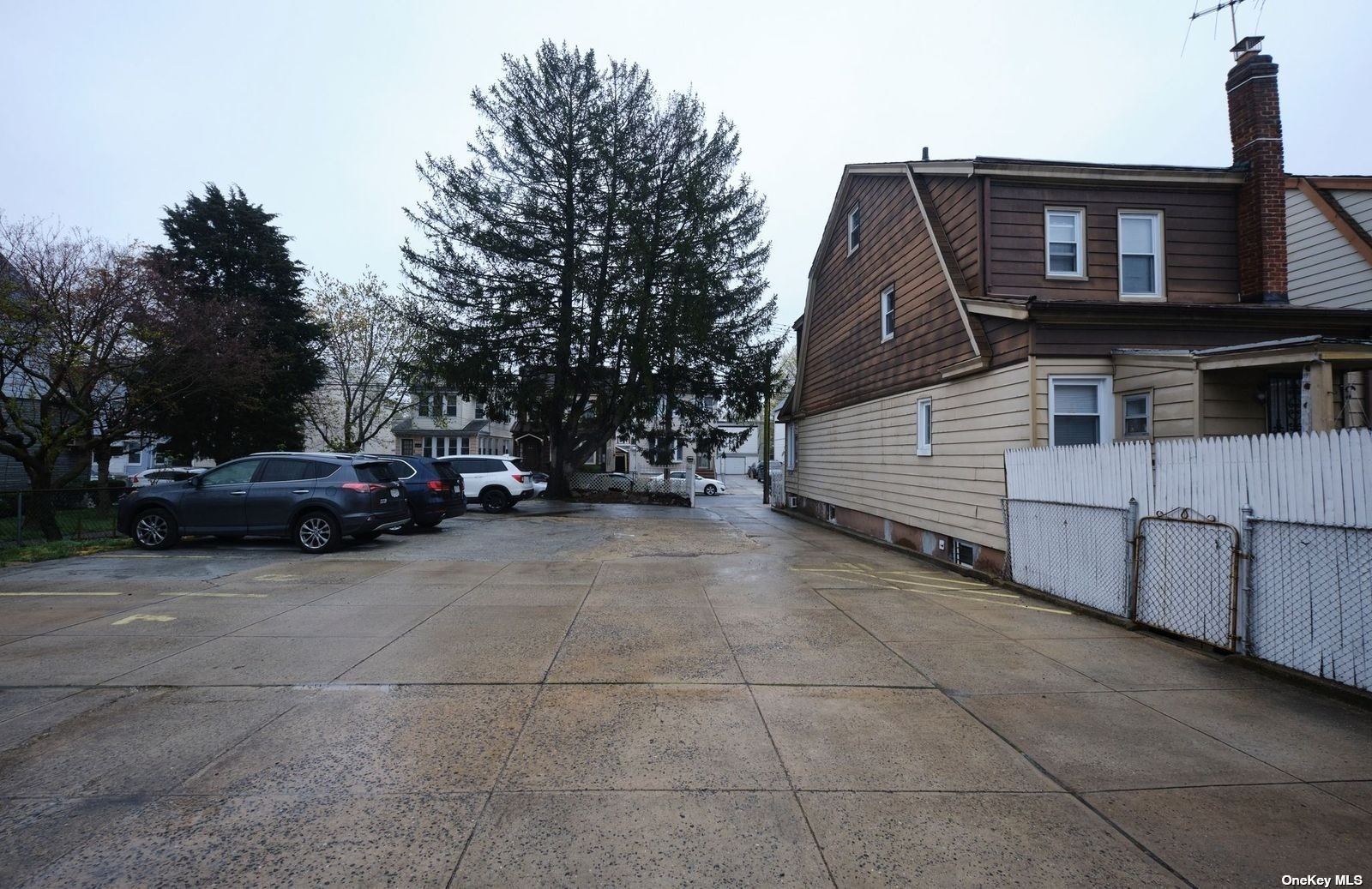 a view of a car park in front of house