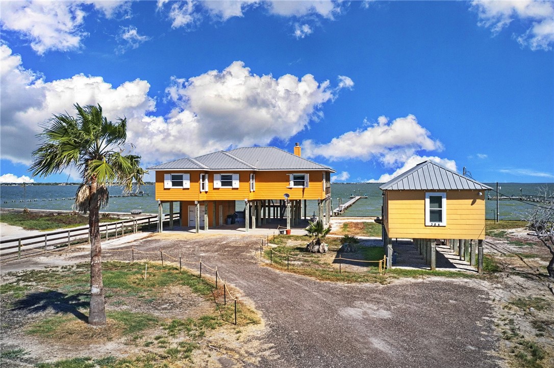 a view of a house with entertaining space