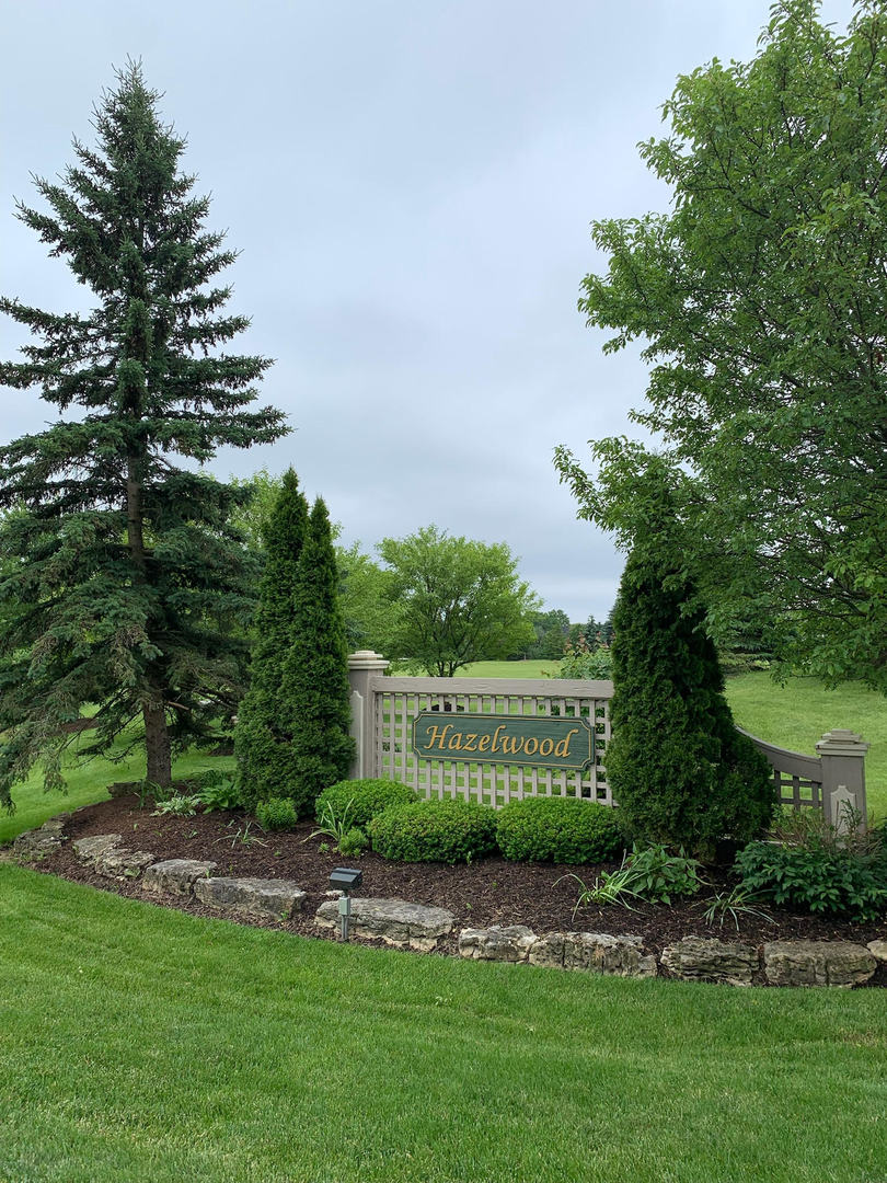 a view of an house with a yard