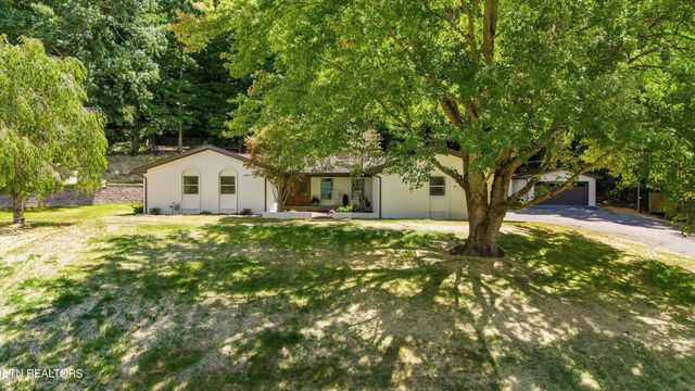 $599,900 | 221 Fairway Drive | La Follette