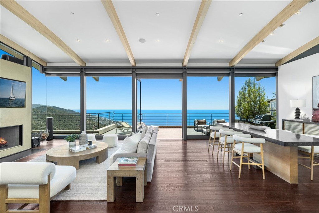 Retreat to a private world of luxury and breathtaking ocean and whitewater views at this spectacular custom home in Laguna Beach. Designed by award-winning architect Mark Singer, the meticulously crafted masterpiece invites panoramic views into dramatic living spaces.