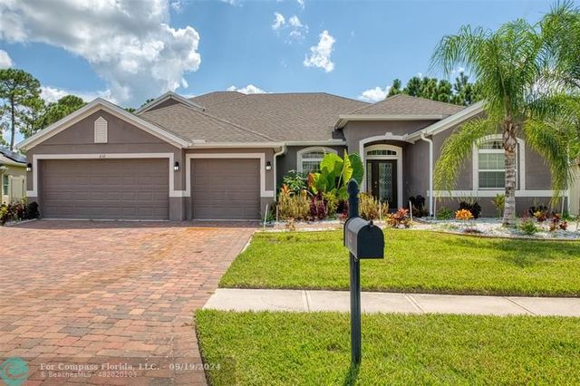 $699,000 | 632 Stonebriar Drive | Bayside Lakes