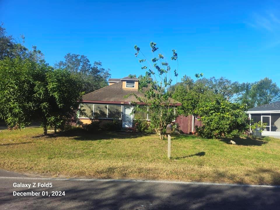 a view of a house with a yard