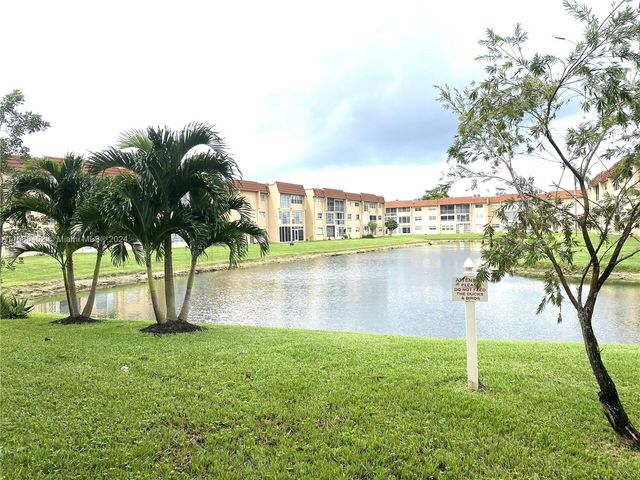 $159,900 | 8901 Sunrise Lakes Boulevard, Unit 204 | Sunrise Lakes