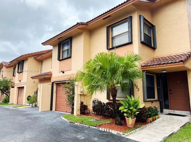 $479,000 | 985 Southwest 113th Terrace | Pembroke Lakes South