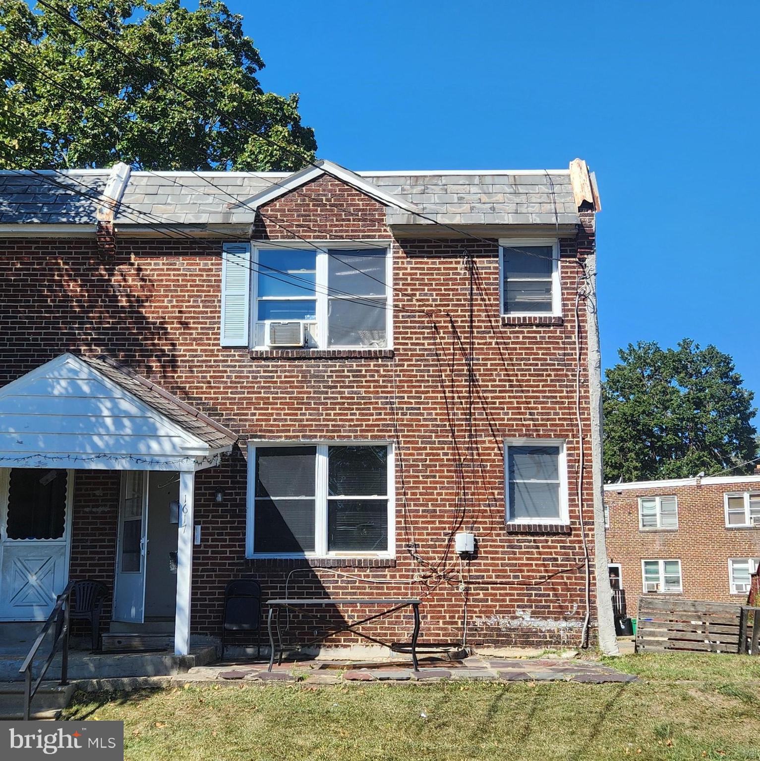 a front view of house with yard