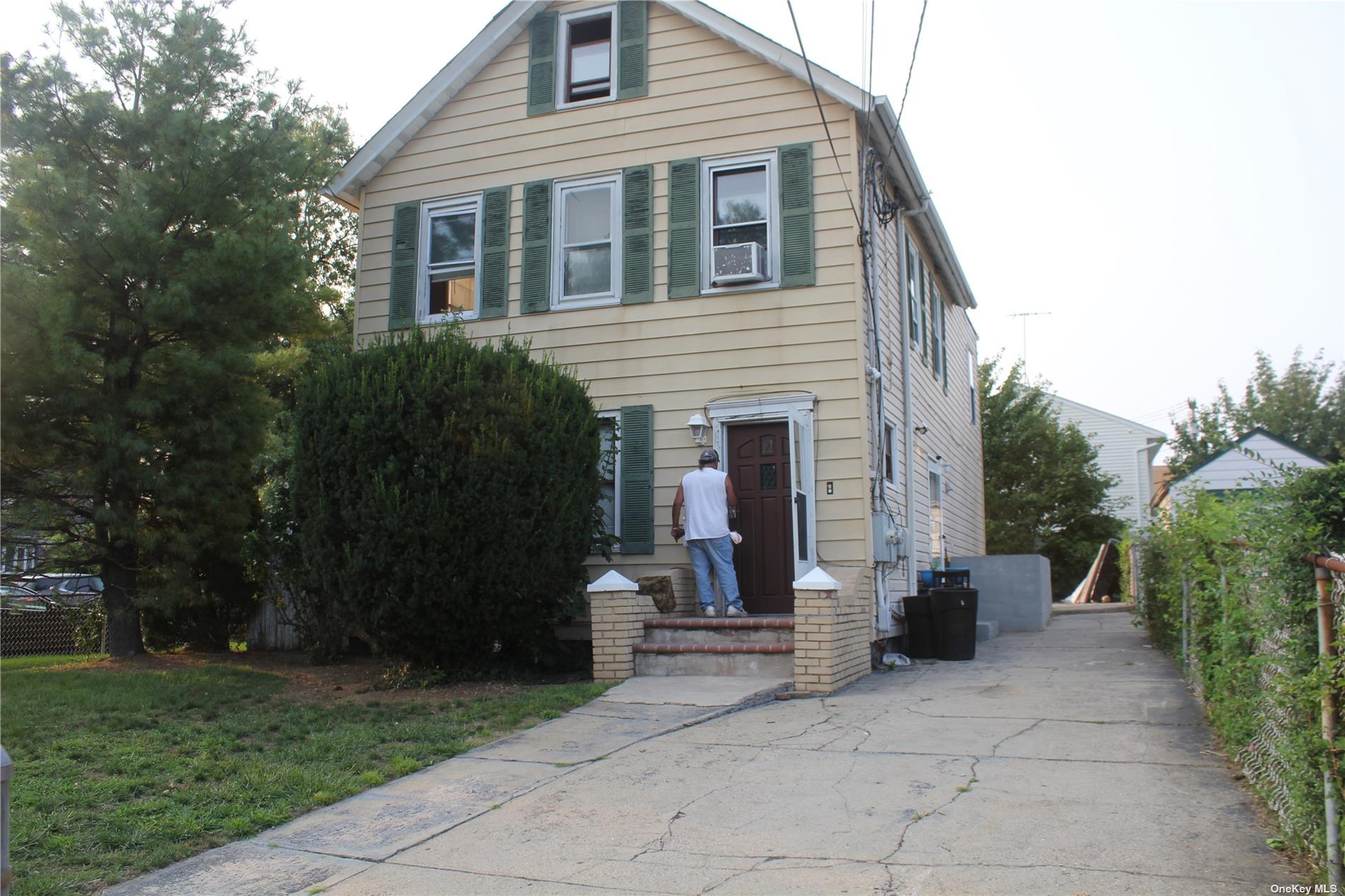 a view of a house with backyard and sitting area