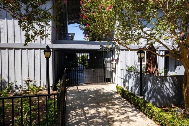 $579,000 | 5447 Zelzah Avenue, Unit 116 | Encino