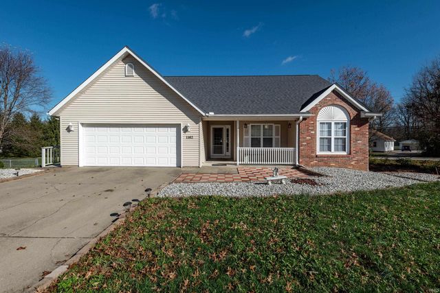 $395,000 | 1102 West Yellowwood Court | Bloomington