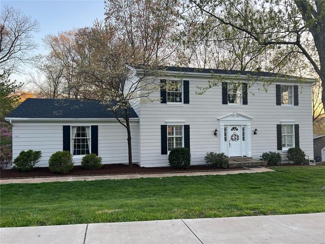 $699,900 | 781 Haw Thicket Lane | Des Peres