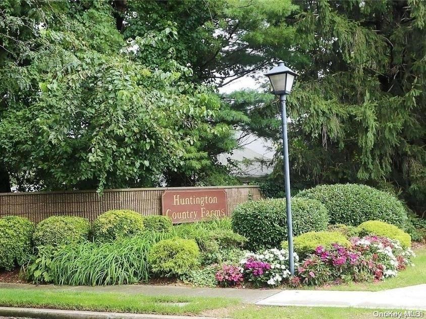 a view of yard with green space