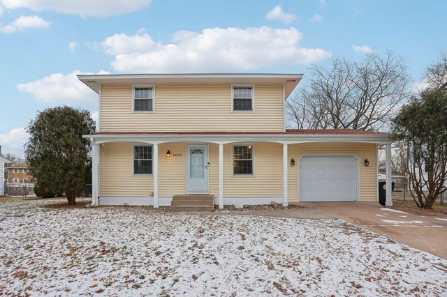 $345,000 | 10765 7th Street Northeast | Donnays Oak Park