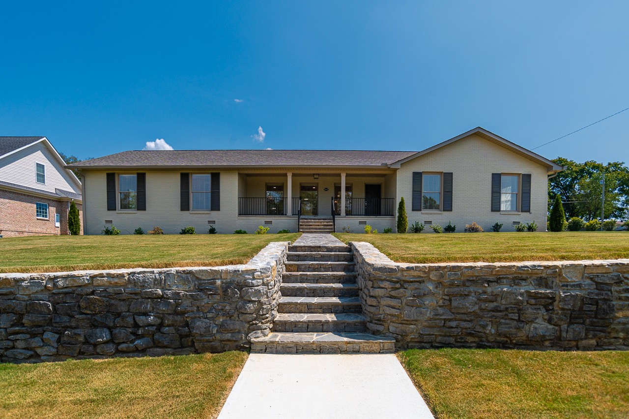 a view of house with a yard