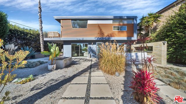 $2,395,000 | 661 East Washington Boulevard | Venice