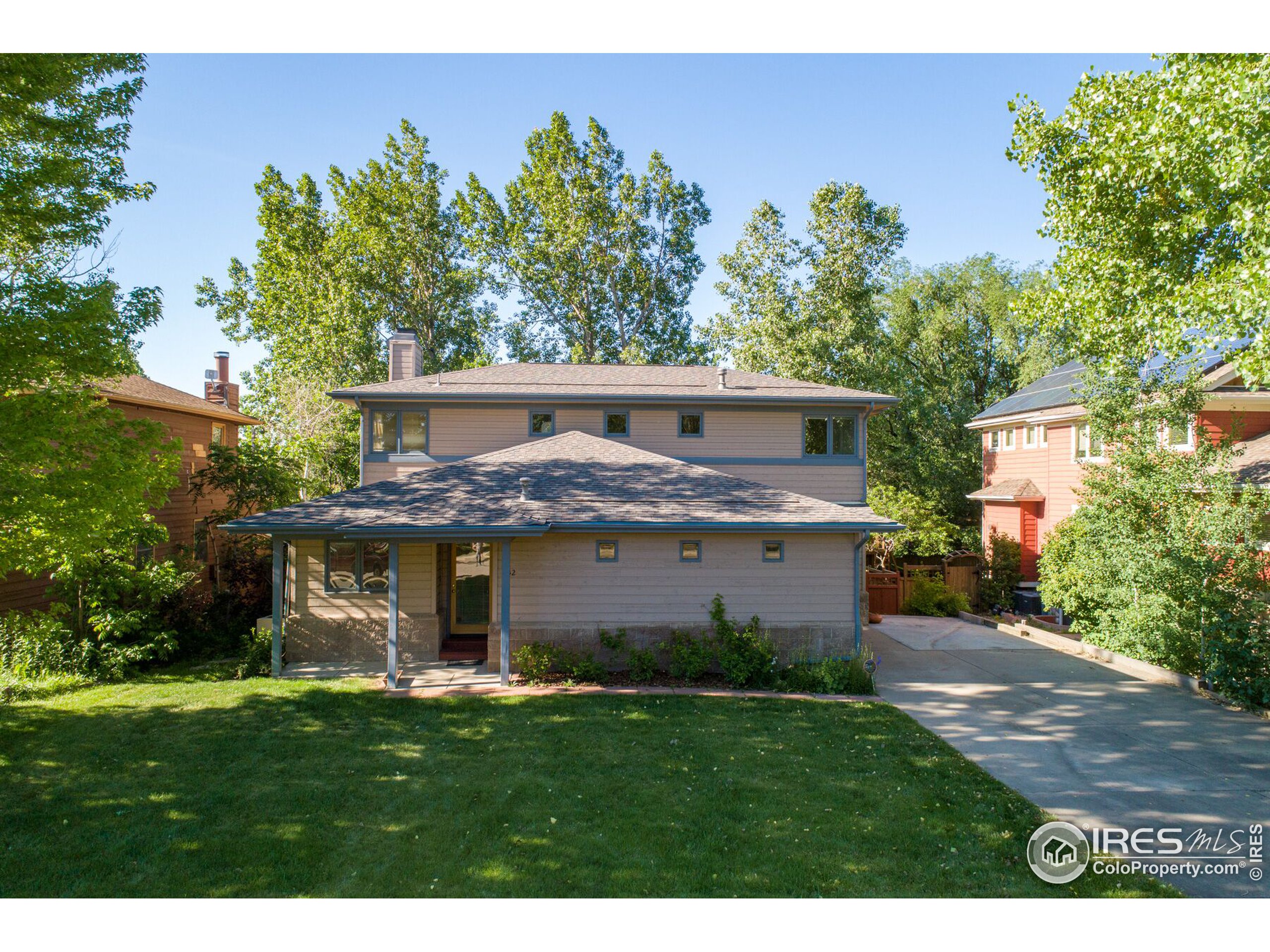 a view front of house with a yard