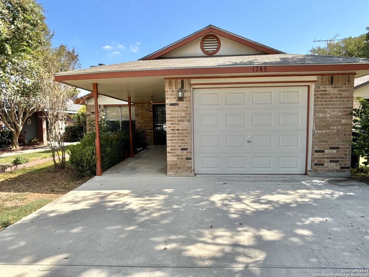 a view of a garage