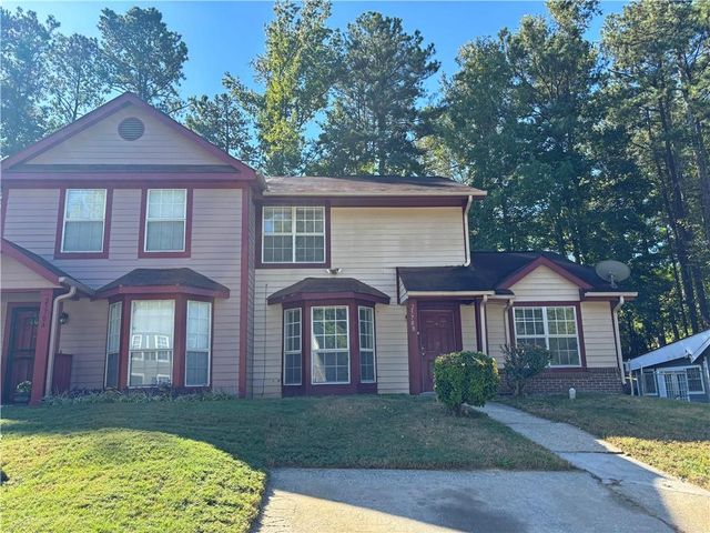 $189,900 | 2570 Picardy Circle North, Unit B | South Fulton