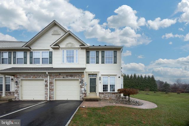 $425,000 | 238 South Savanna Drive | Coventry Glen