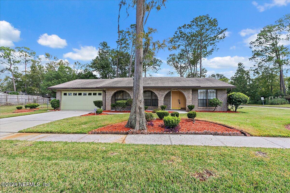 a front view of house with yard and entertaining space