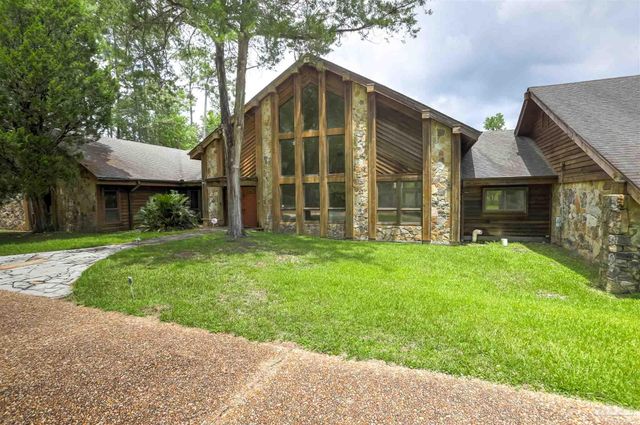 $949,000 | 2782 Creekwood Drive | Pine Forest Hills