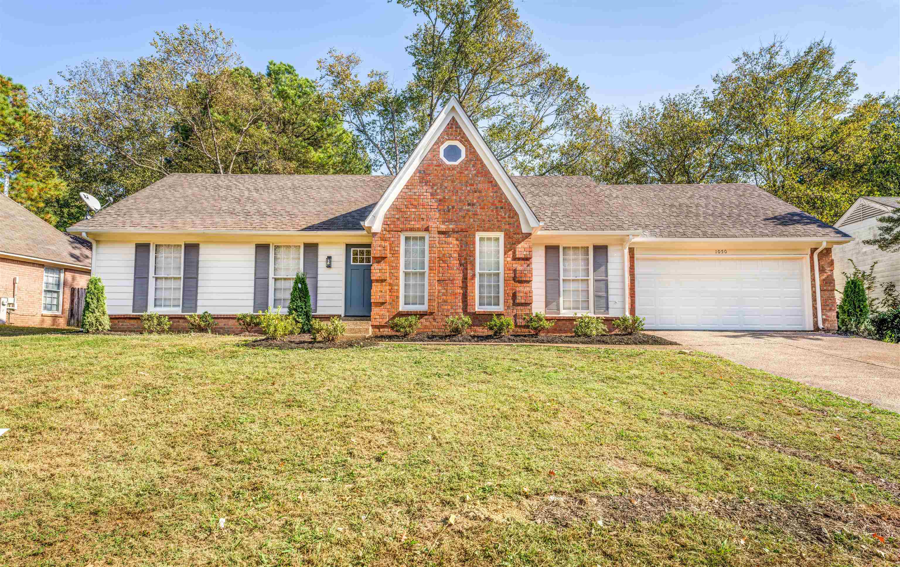 View of front of house featuring a front yard and a garage