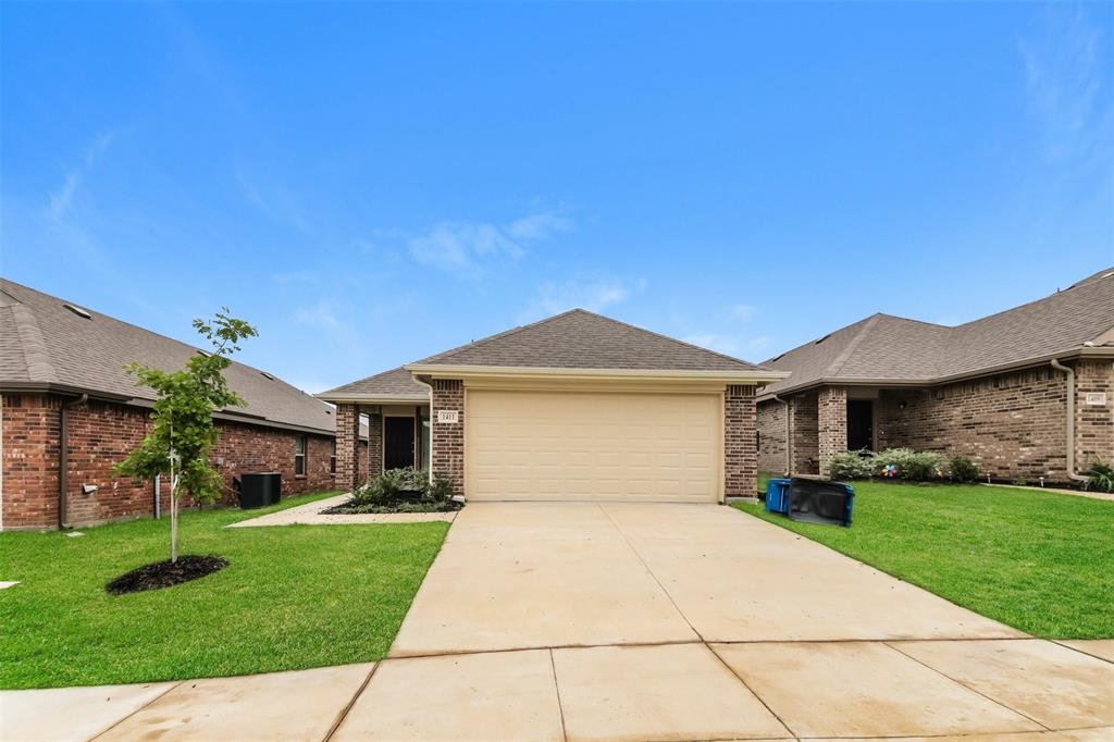 a front view of house with yard