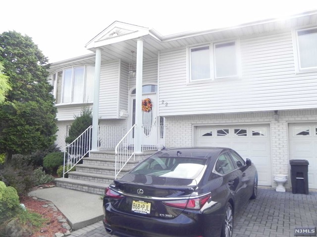 a view of entryway front of house