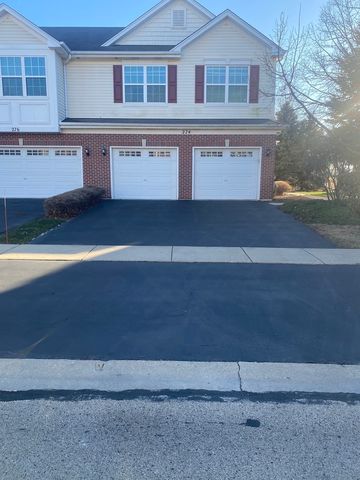 $2,850 | 274 South Oak Creek Lane | Romeoville