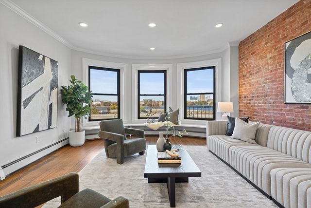 $1,900,000 | 60 Charlesgate West, Unit 3C | Fenway