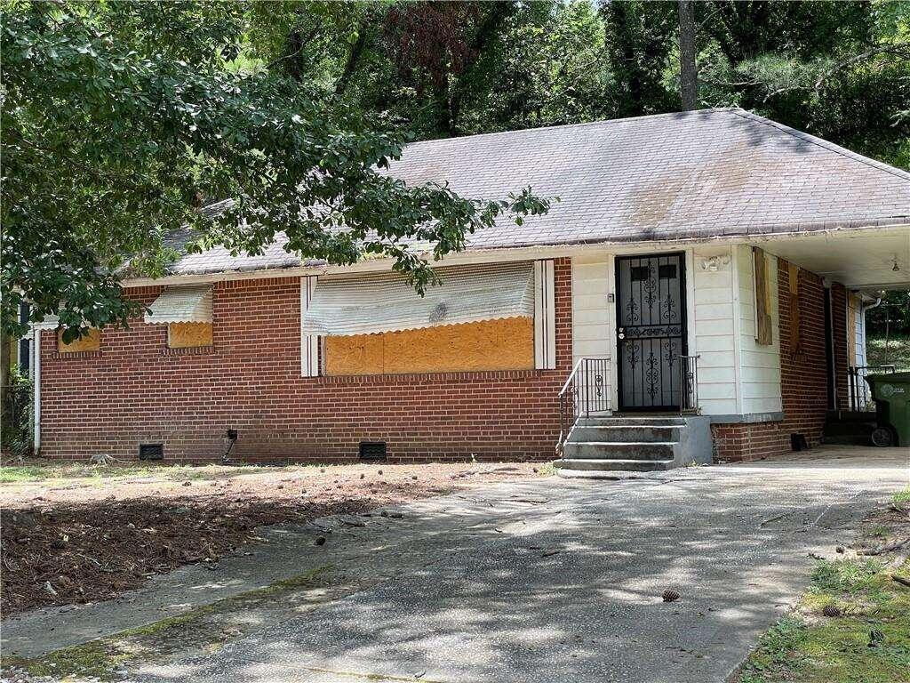 a view of a house with a yard and garage