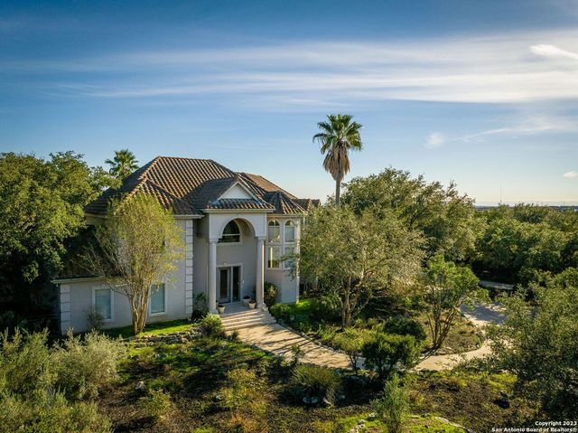 $1,700,000 | 1001 Riada Drive