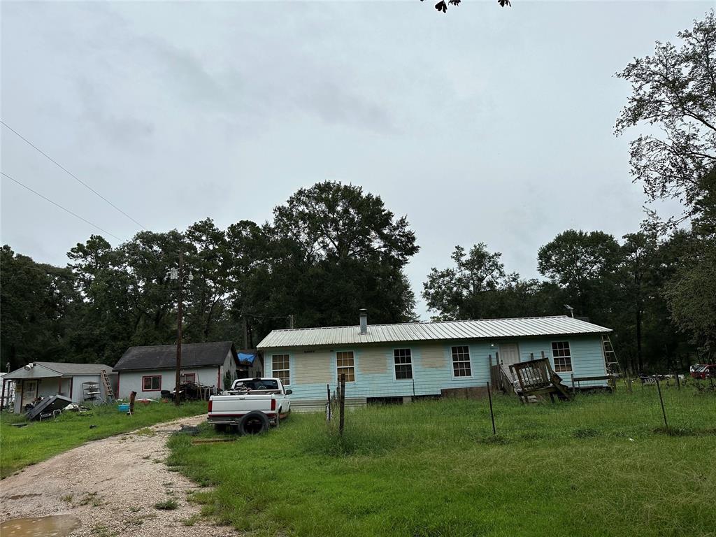 a front view of house with yard nad seating space