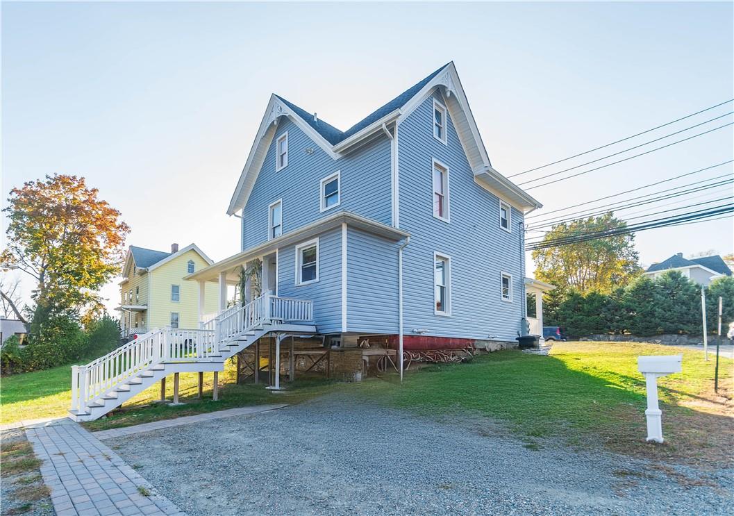 a view of a house with a yard