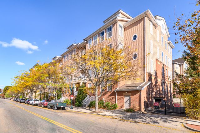 $550,000 | 25 Adams Avenue, Unit 413 | Westover