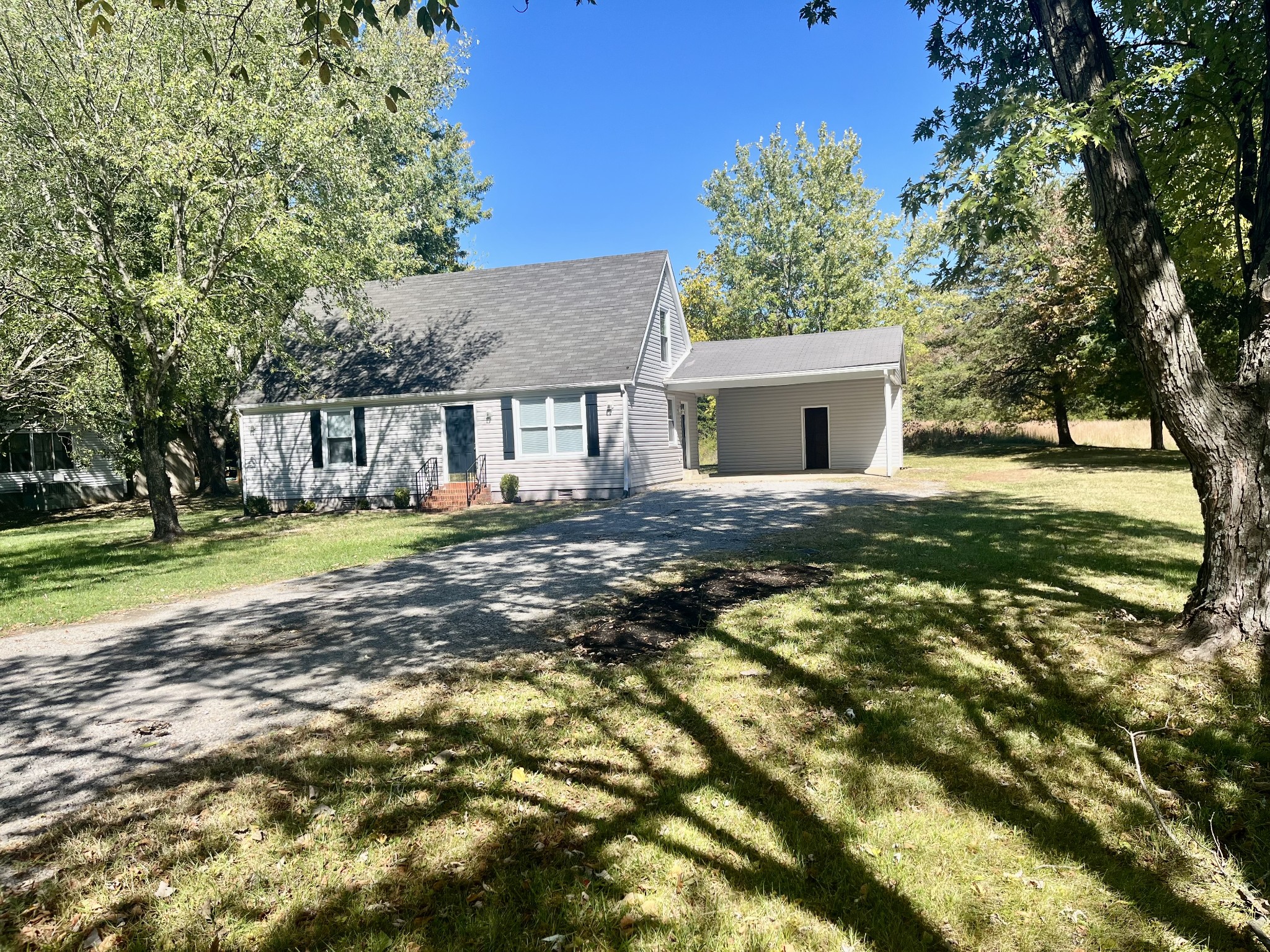 Renovated cottage on near half acre just minutes from I40