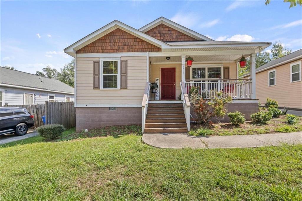 a view of a house with a yard