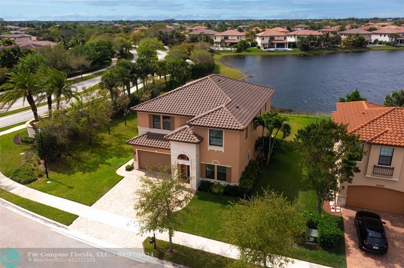 an aerial view of house with yard and lake view