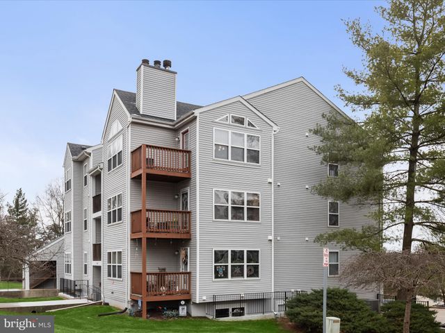 $239,000 | 5650 Ringwood Drive, Unit 812 | Arbutus