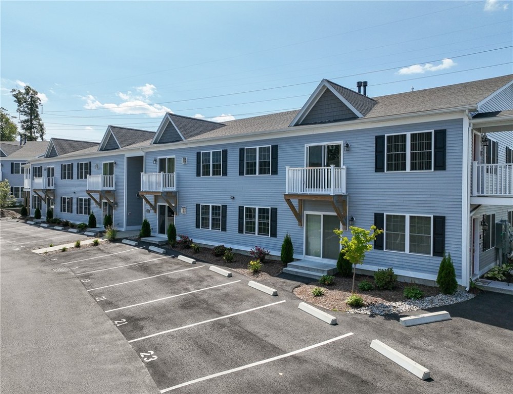 SECOND FLOOR - ON THE RIGHT - PRIVATE BALCONY ENTR