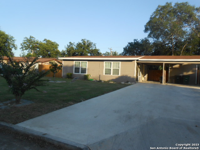 front view of house with a yard