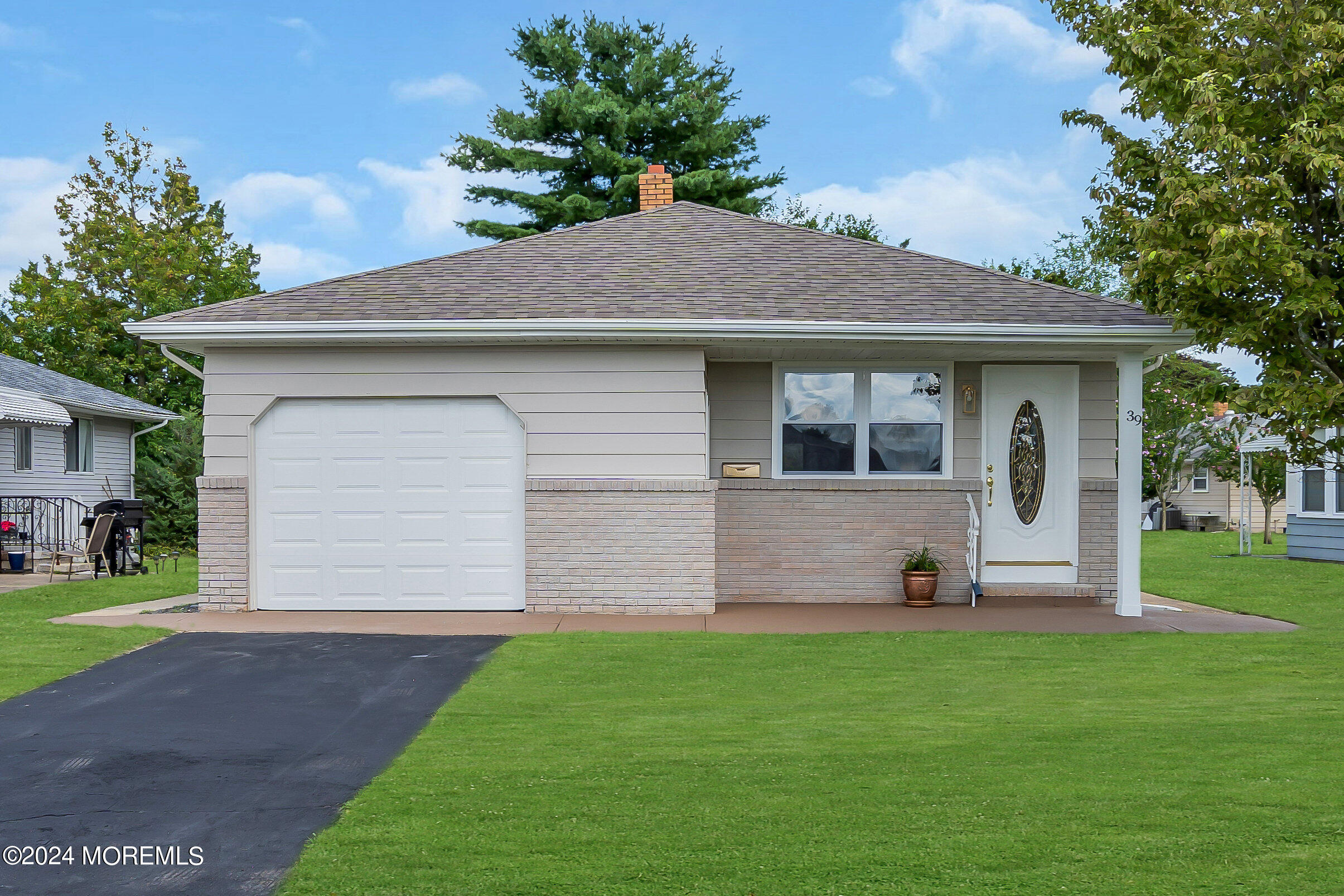 a front view of house with yard