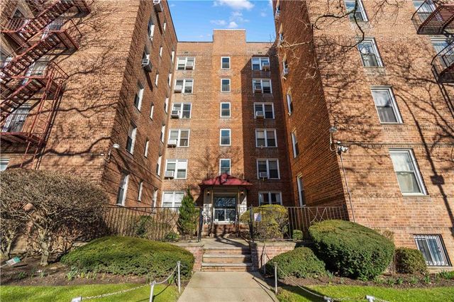 $649,000 | 243 McDonald Avenue, Unit 1D | Windsor Terrace