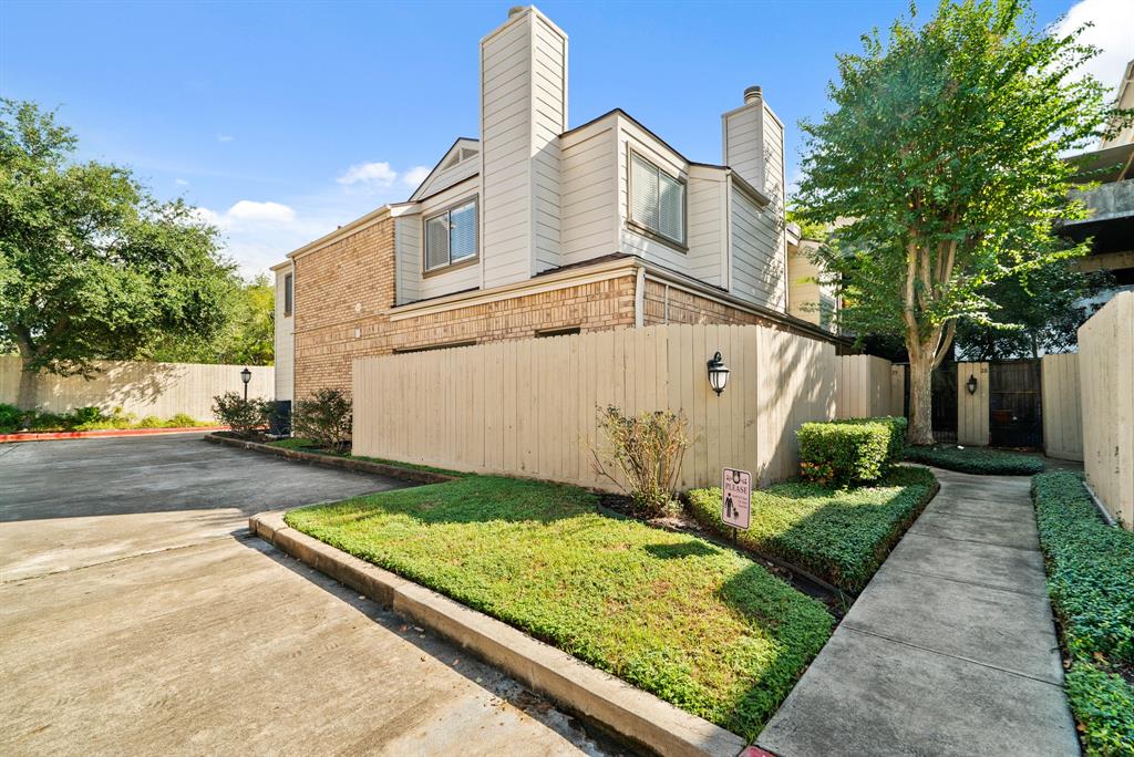 a view of a back yard of the house