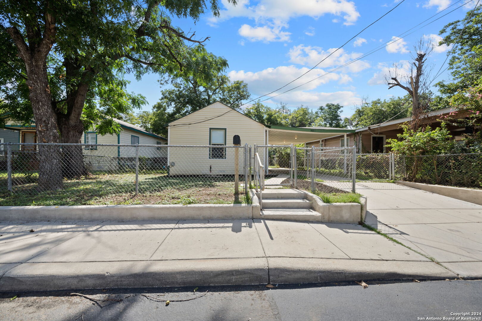 a house view with a outdoor space