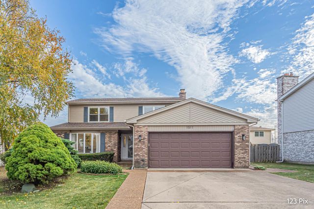 $490,000 | 1511 Allison Court | Arlington Heights